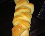 Foto langkah ke 6 dari resep Roti sosis kepang (Braided Bread).