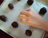 Foto langkah ke 4 dari resep Chewy Choco Cookies ala Jack-jack's Num Cookie.