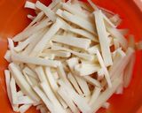 A picture of step 1 of Fried yam with carrot sauce.