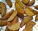 Foto langkah ke 4 dari resep Baked Potato Wedges.
