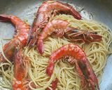 Foto langkah ke 4 dari resep Spaghetti with garlic butter prawns (#pr_pasta).