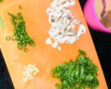 A picture of step 1 of Spinach mushroom omelette with flavour of garlic.