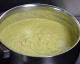 Une image de l'étape 2 de Gnocchi de ricotta au pesto d'asperges vertes, tuiles de parmesan (IG bas).