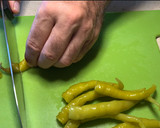 Foto del paso 2 de la receta: Enchiladas de pollo con piparras
