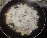 Foto del paso 1 de la receta: Fideuá de sepia y gambones (con salmorreta)
