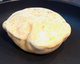 Foto del paso 12 de la receta: Pan de pita sin horno bazlama. pan hecho en sartén. pan al estilo turco