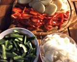 Foto del paso 1 de la receta: Pollo al disco, con vegetales y arroz 🥘