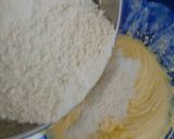 Foto langkah ke 3 dari resep Milky Vanila Choco Chips Cookies.