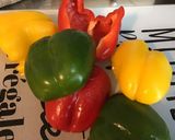 Une image de l'étape 5 de Poulet au curry,poivrons tricolores et pruneaux.