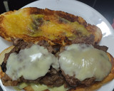 Foto del paso 13 de la receta: Sándwich🥐de berenjena🍆bbq, carne🧅, queso🧀y cebollas grillé🥯🥩🧀