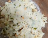 A picture of step 1 of Leftover upma pizza.
