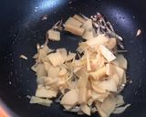👩🏻‍🍳筍片炒小魚干的食譜步驟3照片