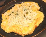 Habkönnyű sajtos omlett recept fázis 5 fotója