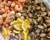 A picture of step 1 of Irresistible Marinated Seafood (捞汁海鲜).