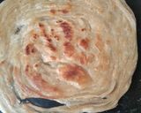A picture of step 4 of Lacha parathaa.