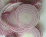 Foto del paso 1 de la receta: Ensalada de tomate y cebolla refrescante