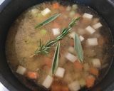 Foto del passaggio 3 della ricetta Minestrone con borlotti e rape violette