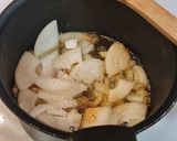 Foto del paso 3 de la receta Albóndigas de rape en salsa con patatas y gambones