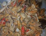 Foto langkah ke 5 dari resep Tumis Kerang Kupas Pedas Gurih Nikmat.