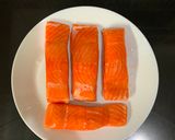 Foto langkah ke 1 dari resep Honey Glazed Salmon - Salmon bakar saus madu.