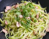 Hình bước làm 4 của món Su Xào Thịt Heo