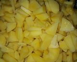 A picture of step 4 of Semovita meat pie.