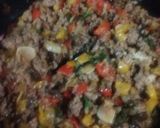 Foto del paso 3 de la receta: Zucchini relleno de carne, aceitunas negras y pimientos al gratín