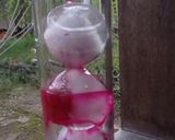 Foto langkah ke 2 dari resep Simple Strawberry Mujito.