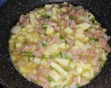 Foto del paso 2 de la receta: Tortilla de jamón y queso sobre lecho de vegetales