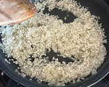Foto del paso 3 de la receta: Arroz rápido de gambas y almejas