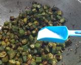 A picture of step 3 of Masala Bhindi Okra.