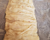 Foto del paso 5 de la receta: Hojaldre con queso de cabra, membrillo, jamón y semillas