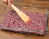 Meggyes vaníliapudingos süti recept fázis 5 fotója