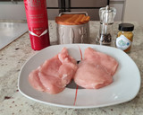 Foto del paso 1 de la receta: Pollo en salsa cremosa de champiñones y espinacas
