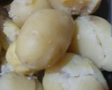A picture of step 1 of Masala aloo.