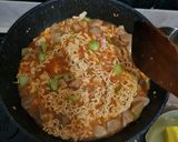 Foto langkah ke 7 dari resep Mie tek2 ala korea (pork) / ramnyun?.