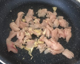 Foto del paso 2 de la receta: Arroz integral cremoso al curry con pollo y queso de cabra