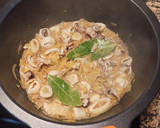 Foto del paso 4 de la receta: Calamares encebollados con patatas