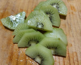 Foto del paso 2 de la receta: Ensalada veraniega de hojas verdes y frutas frescas