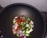 Foto langkah ke 2 dari resep Telur Masak Santan Cabai Hijau.