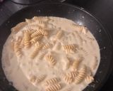 Foto del passaggio 2 della ricetta Fusilli risottati con taleggio e pere
