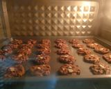 Foto langkah ke 4 dari resep Good Time Cookies - cookies cokelat dengan choco chip dan almond.