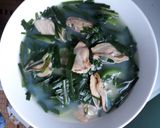 Hình bước làm 4 của món Canh trai sông nấu hẹ