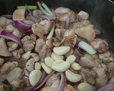 A picture of step 5 of Boneless Chicken Thighs in Oyster Sauce.