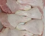 Foto del paso 1 de la receta: Muslos asados de pollo con patatas panaderas