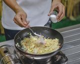 รูปขั้นตอนการทำที่ 12 ของ ข้าวผัดไข่ เม็ดร่วนสวย ไม่มัน ไม่เลี่ยน อร่อยถูกปากคนในครอบครัว