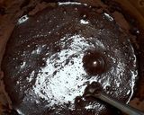 Foto langkah ke 3 dari resep Black Chocolatey Cake.