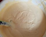 Foto langkah ke 5 dari resep Bolu marmer kismis.