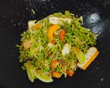 Foto langkah ke 4 dari resep Tumis Bunga Pepaya.