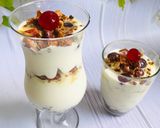 A picture of step 1 of Granola parfait.